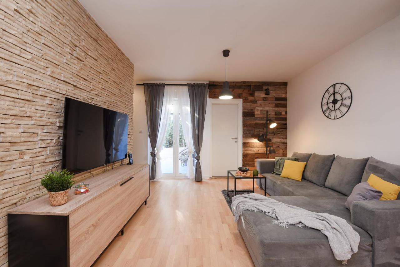 L&R Luxury Apartment- Free Parking Задар Екстериор снимка